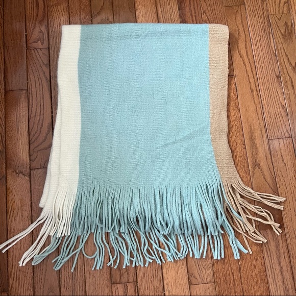 Various scarves - Picture 4 of 7